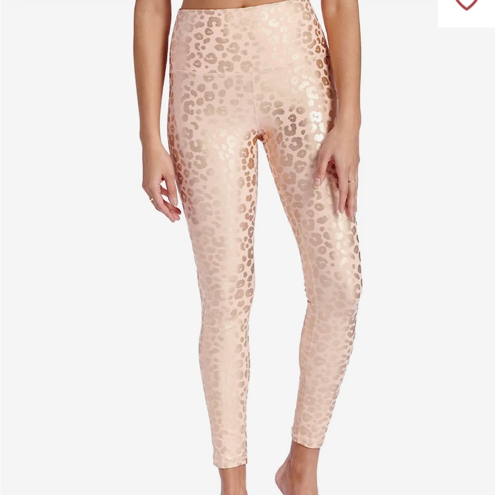 Electric yoga cheetah 🐆 print leggings in EUC